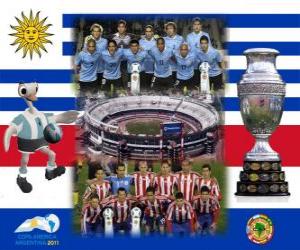 Puzle Uruguay proti Paraguay. Konečná Copa America Argentina 2011. 24. července Stadion Monumental, Buenos Aires